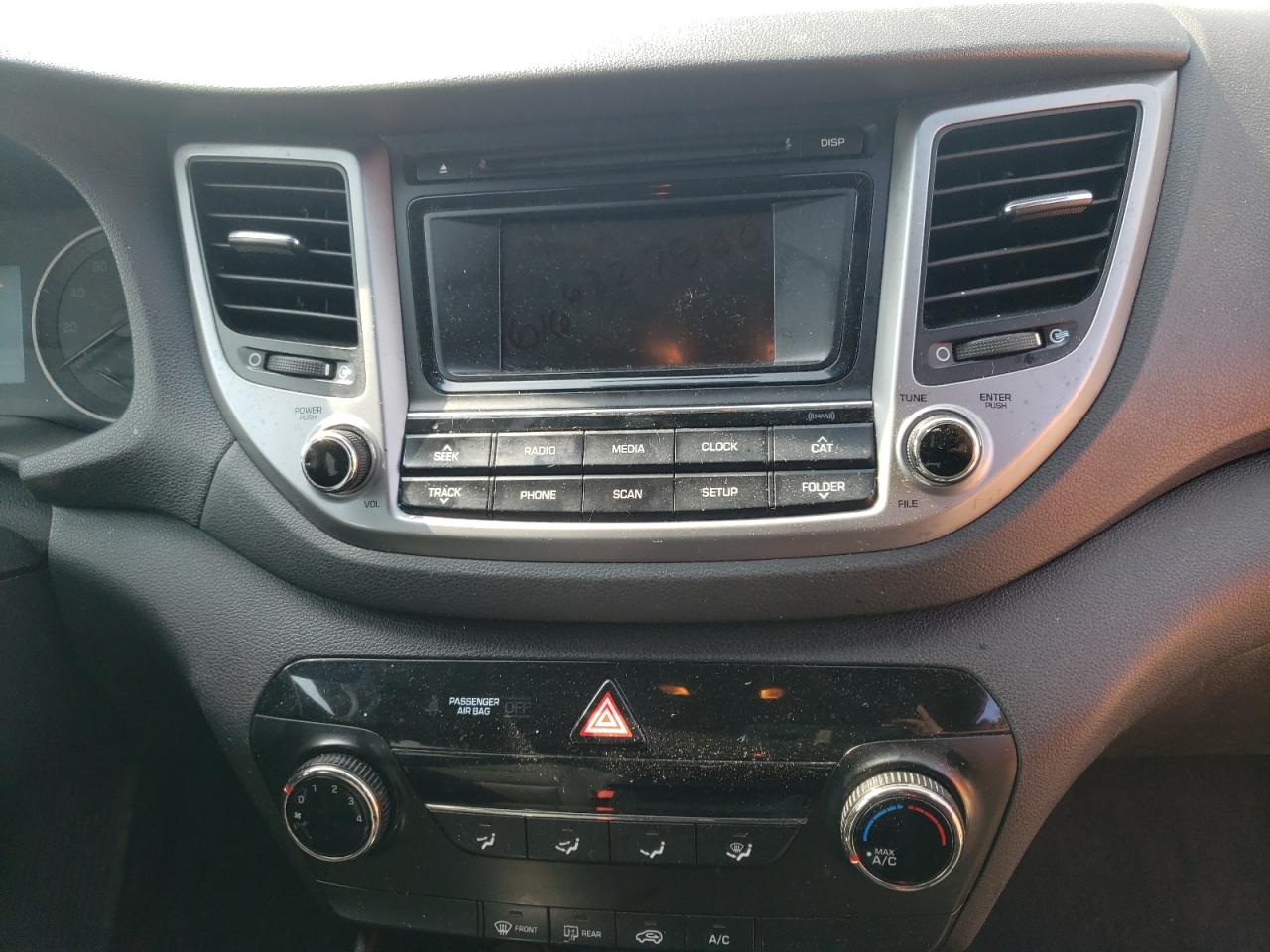 Photo 9 from auction – 2016 HYUNDAI TUCSON SE with VIN KM8J23A45GU042387