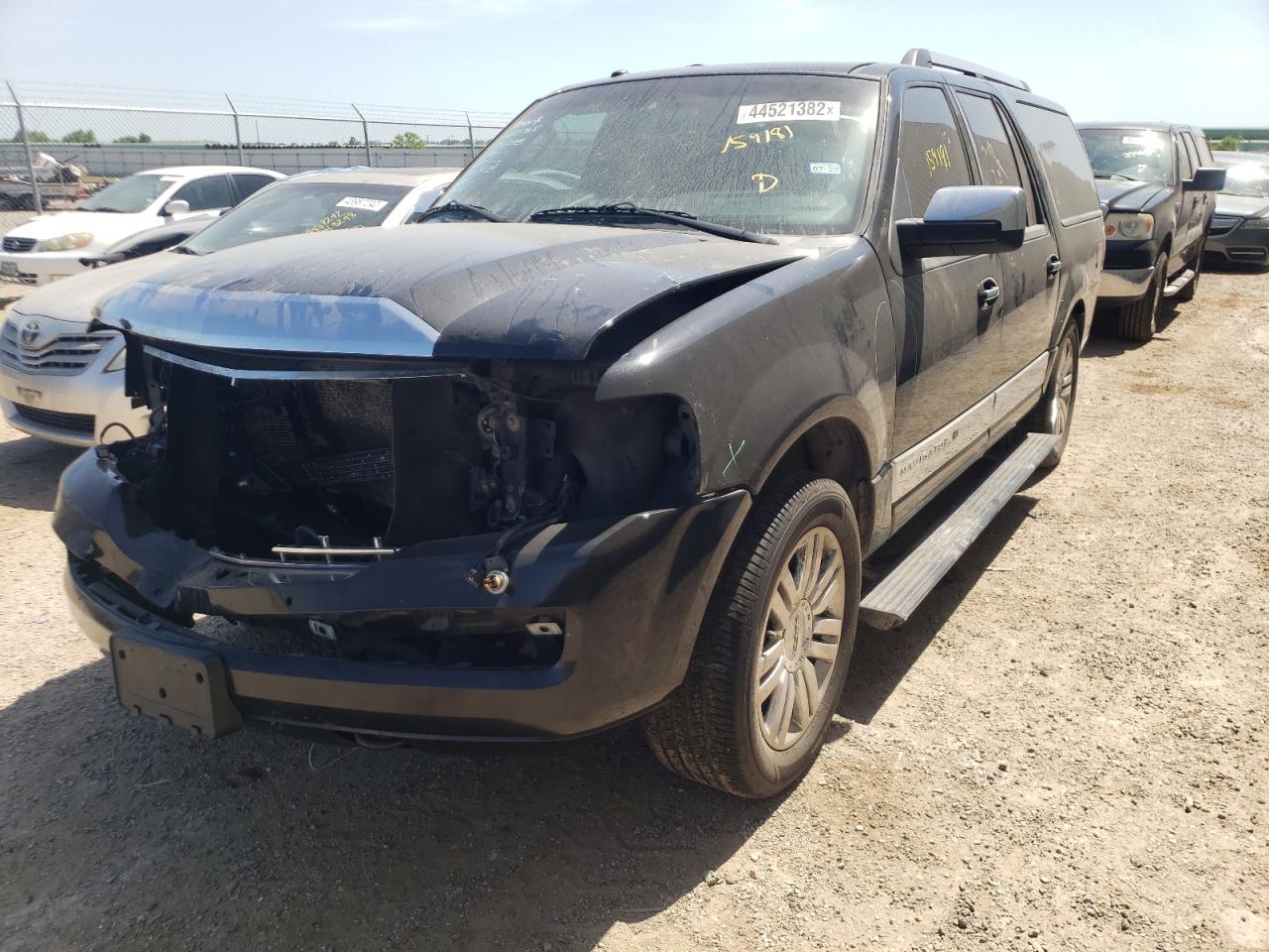 Photo 2 from auction – 2012 LINCOLN NAVIGATOR with VIN 5LMJJ3J54CEL04932