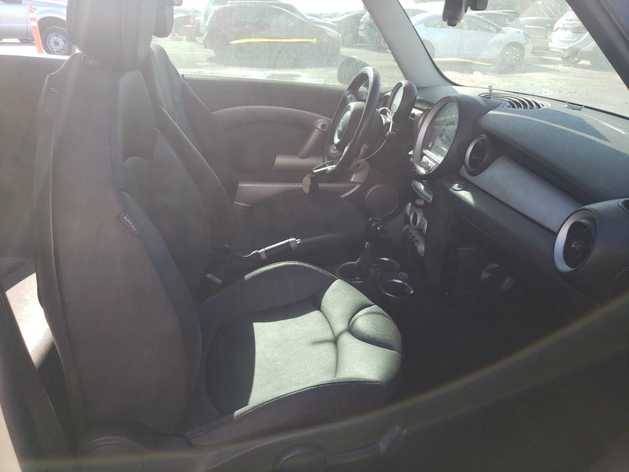 Photo 5 from auction – 2009 MINI COOPER with VIN WMWMF33559TW72864