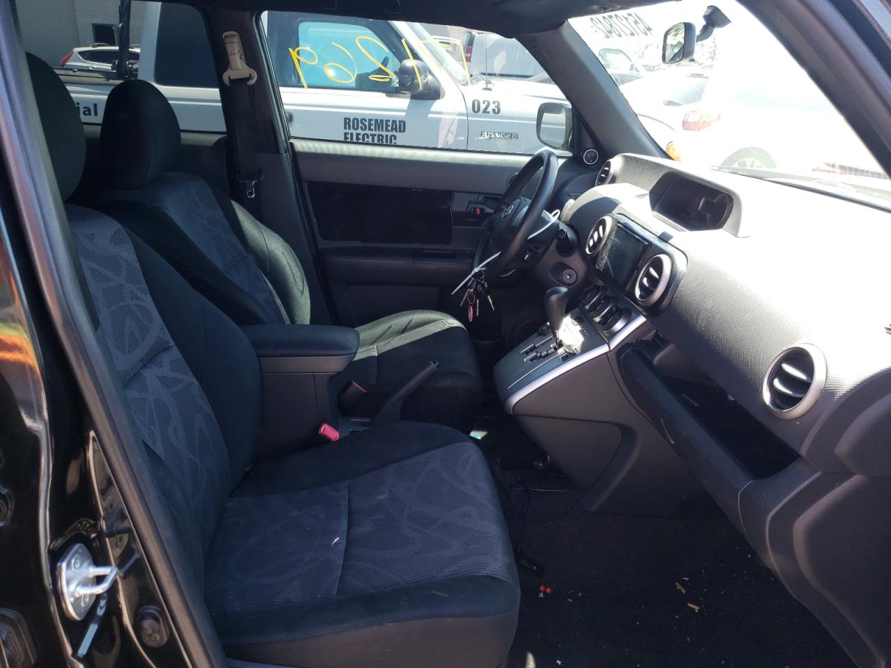 Photo 5 from auction – 2011 TOYOTA SCION XB with VIN JTLZE4FE5B1135124
