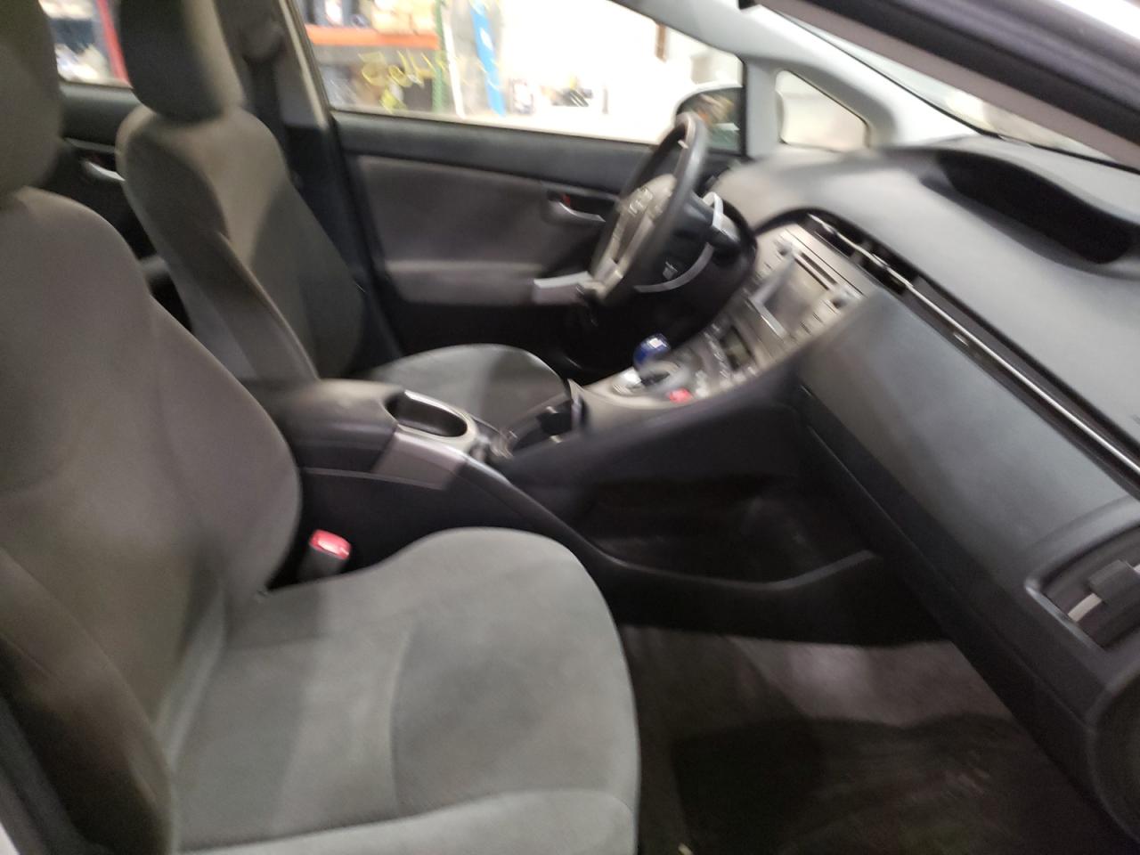 Photo 5 from auction – 2012 TOYOTA PRIUS with VIN JTDKN3DU8C0335987