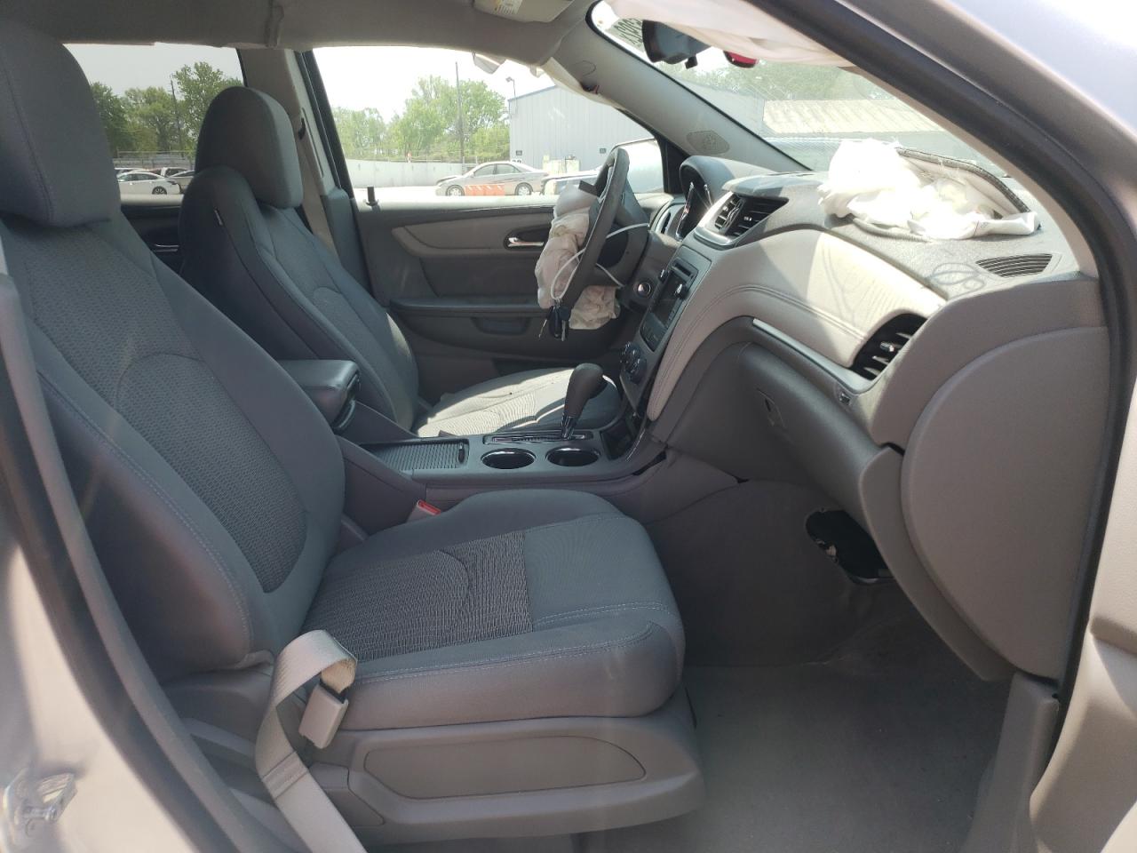 Photo 5 from auction – 2017 CHEVROLET TRAVERSE L with VIN 1GNKRFKD2HJ312089