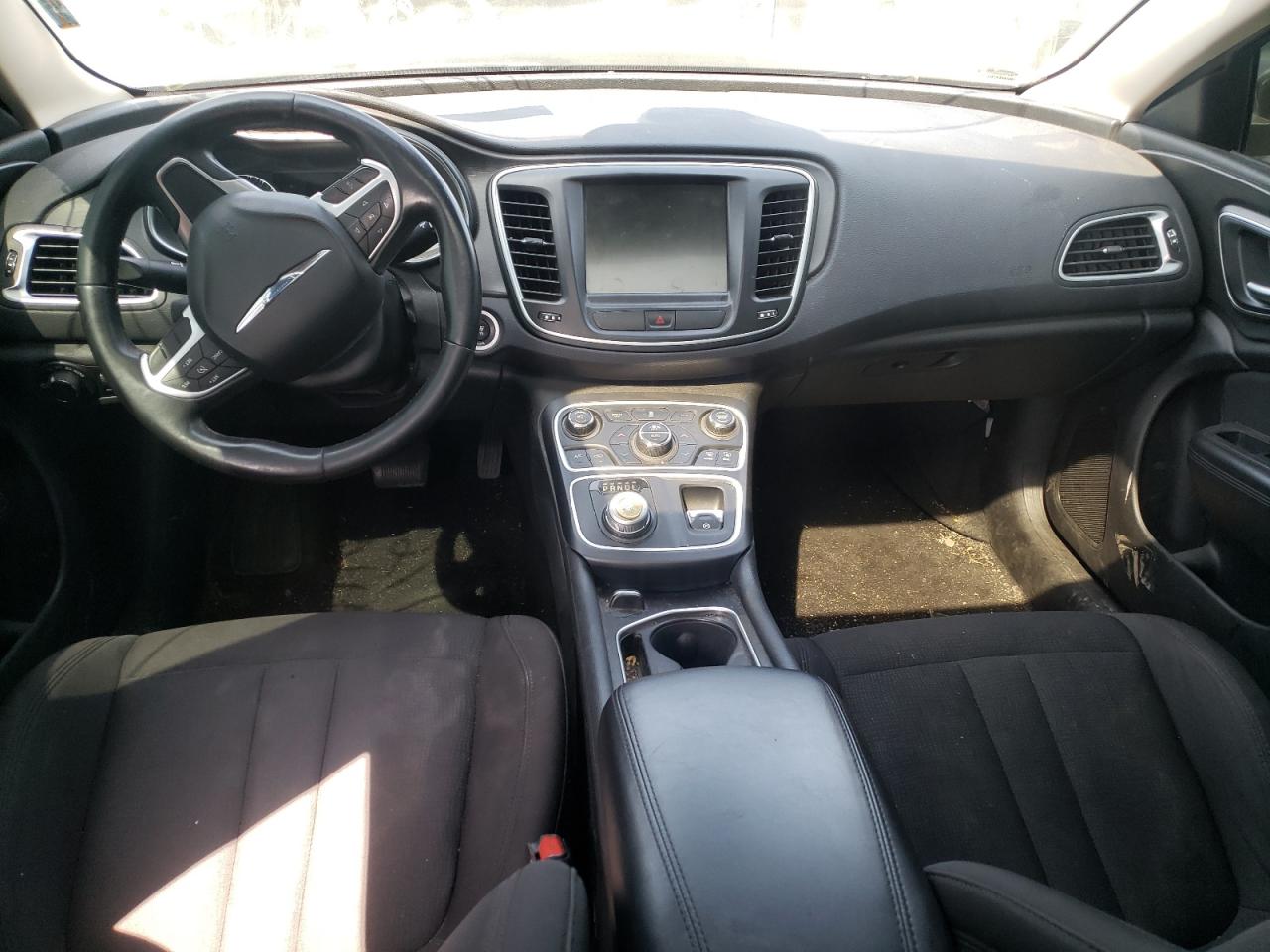Photo 19 from auction – 2015 CHRYSLER 200 LIMITE with VIN 1C3CCCAB7FN717260