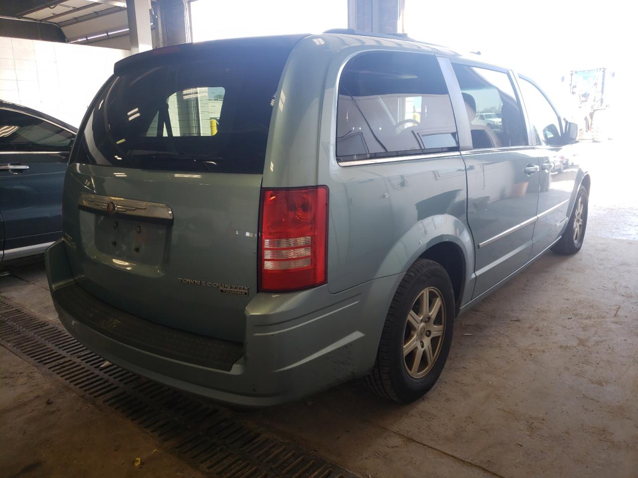 Photo 4 from auction – 2010 CHRYSLER TOWN & COU with VIN 2A4RR5D13AR436503