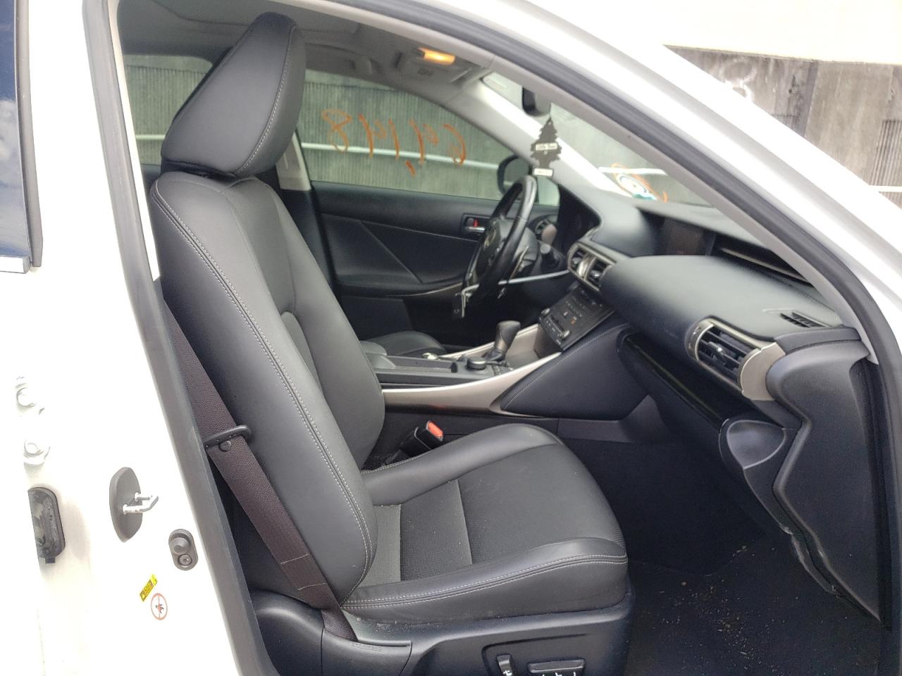 Photo 5 from auction – 2016 LEXUS IS 200T with VIN JTHBA1D22G5018969