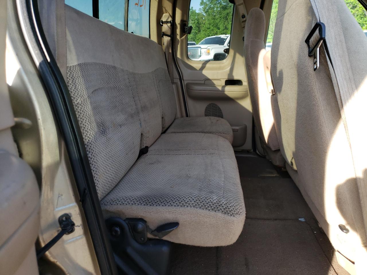 Photo 6 from auction – 2000 FORD F150 with VIN 1FTRX07W9YKA49291