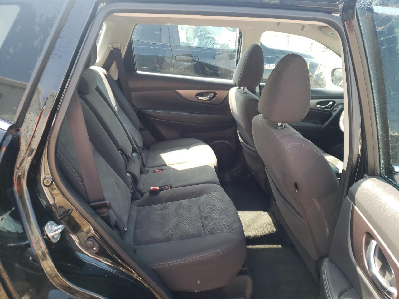 Photo 6 from auction – 2016 NISSAN ROGUE S with VIN KNMAT2MV6GP677052