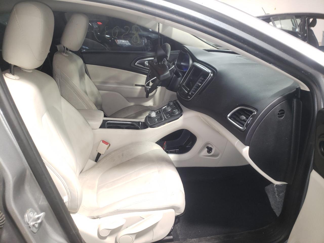 Photo 5 from auction – 2016 CHRYSLER 200 LIMITE with VIN 1C3CCCABXGN166324