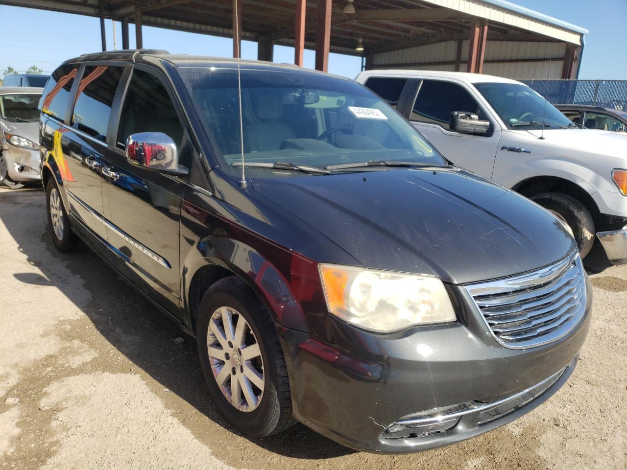 CHRYSLER TOWN & COU 2011 with VIN 2A4RR8DG7BR780066 - Photo from auction