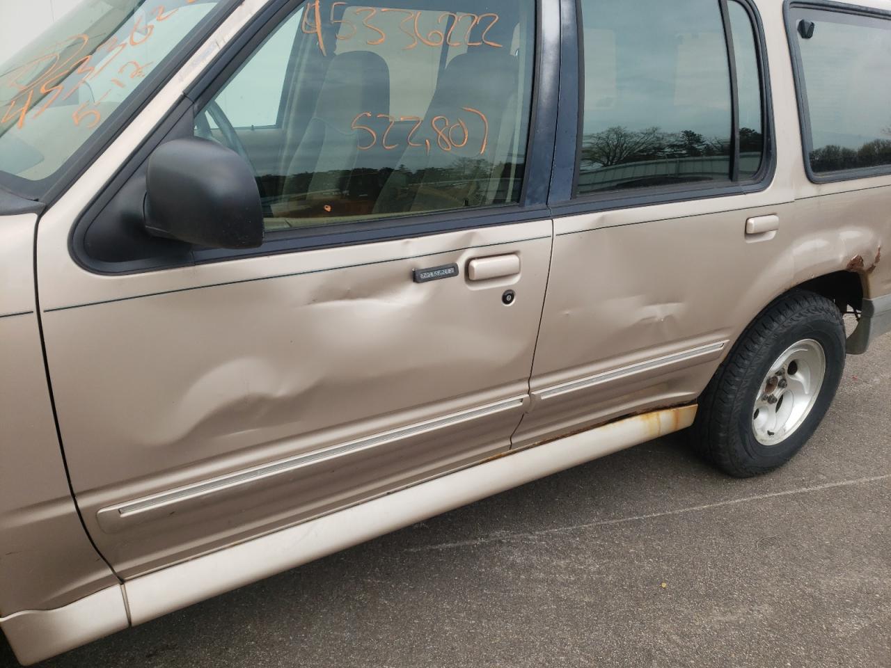 Photo 9 from auction – 1995 FORD EXPLORER with VIN 1FMDU34X7SZB23853