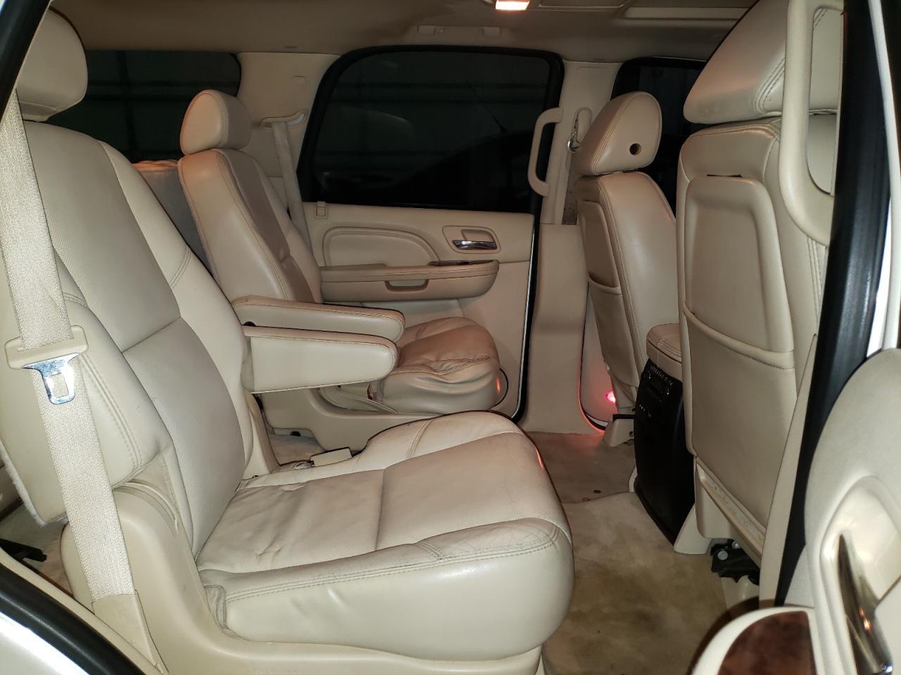 Photo 6 from auction – 2007 CADILLAC ESCALADE L with VIN 1GYEC63847R400001