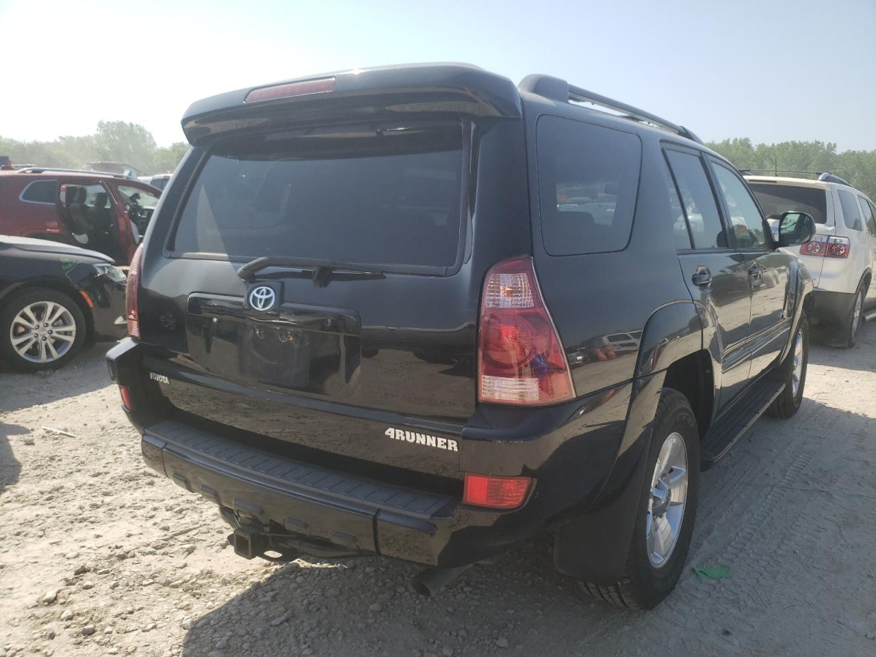 Photo 4 from auction – 2005 TOYOTA 4RUNNER SR with VIN JTEBT14R558025009