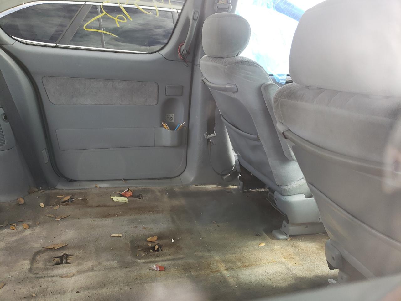 Photo 6 from auction – 2000 TOYOTA SIENNA LE with VIN 4T3ZF13C5YU266140