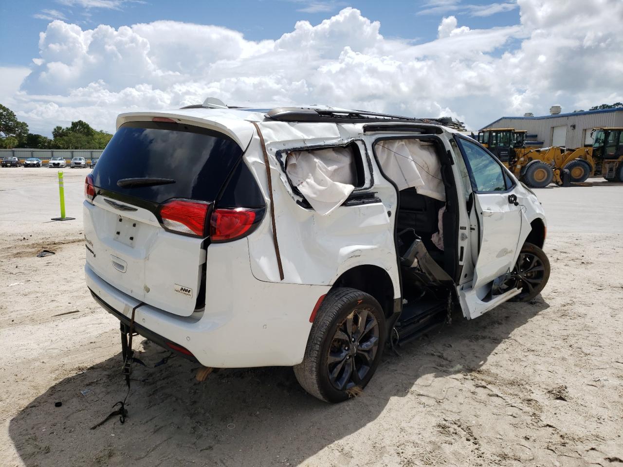 Фото 4 с аукциона – 2018 CHRYSLER PACIFICA T с VIN 2C4RC1EG9JR236485