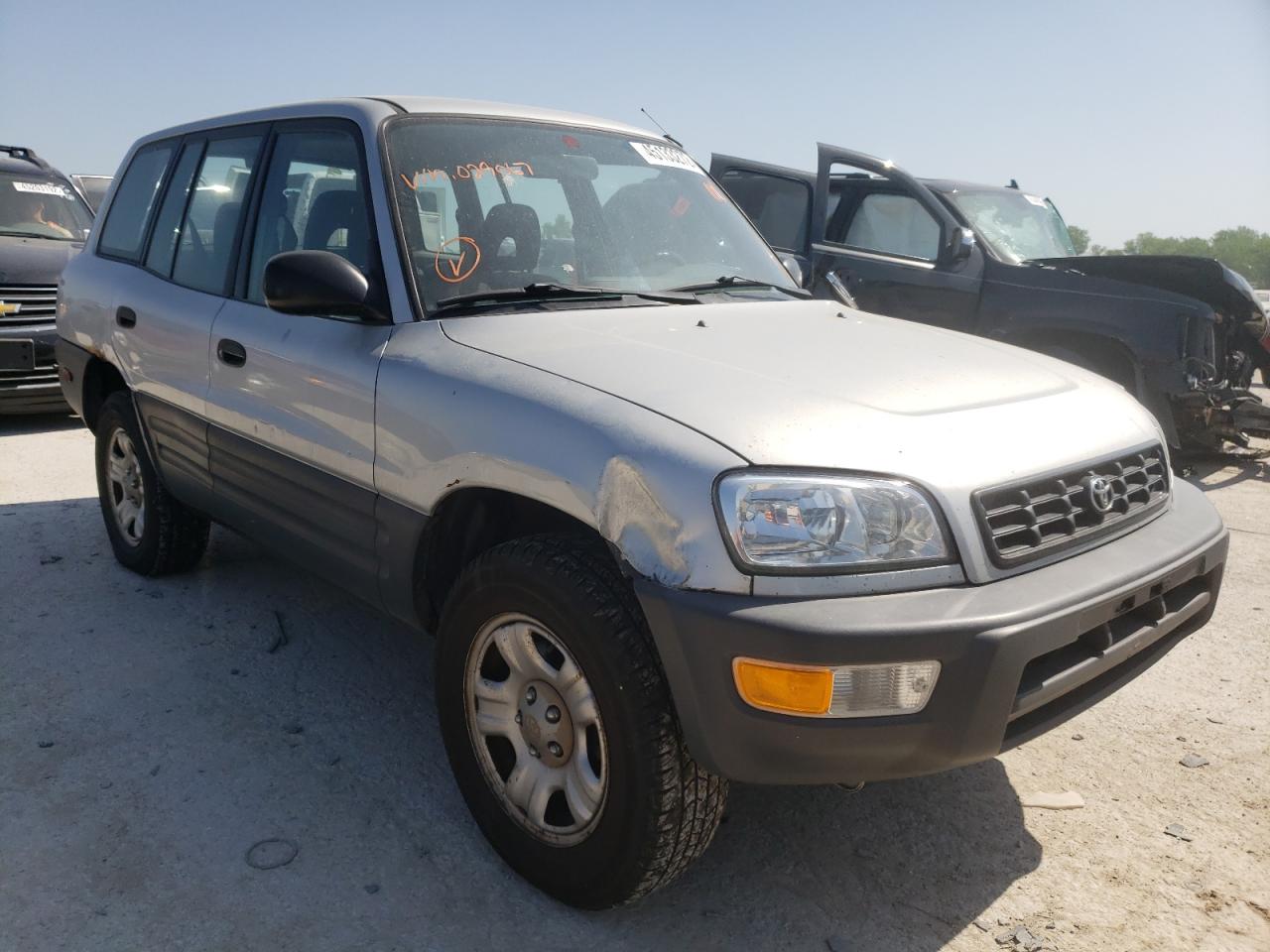 TOYOTA RAV 4 1998 with VIN JT3GP10VXW7029067 - Photo from auction
