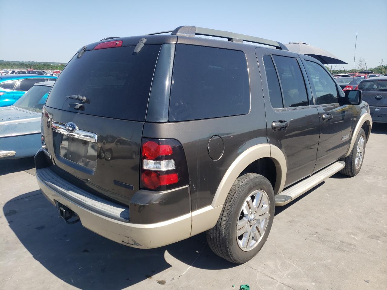 Photo 4 from auction – 2008 FORD EXPLORER E with VIN 1FMEU64E68UA21597