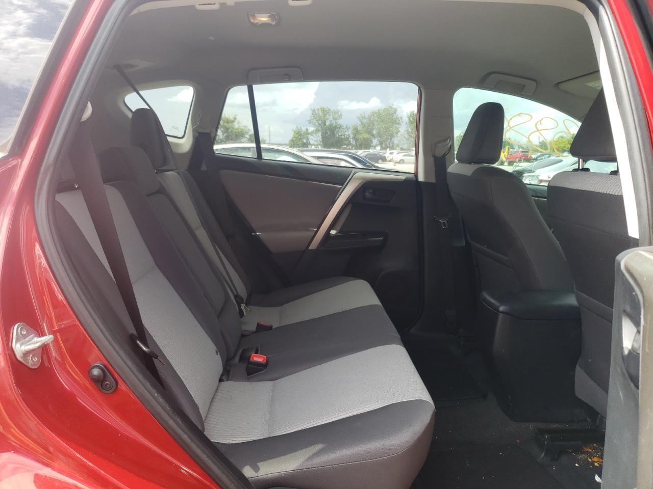 Photo 6 from auction – 2015 TOYOTA RAV4 LE with VIN 2T3ZFREV4FW132763