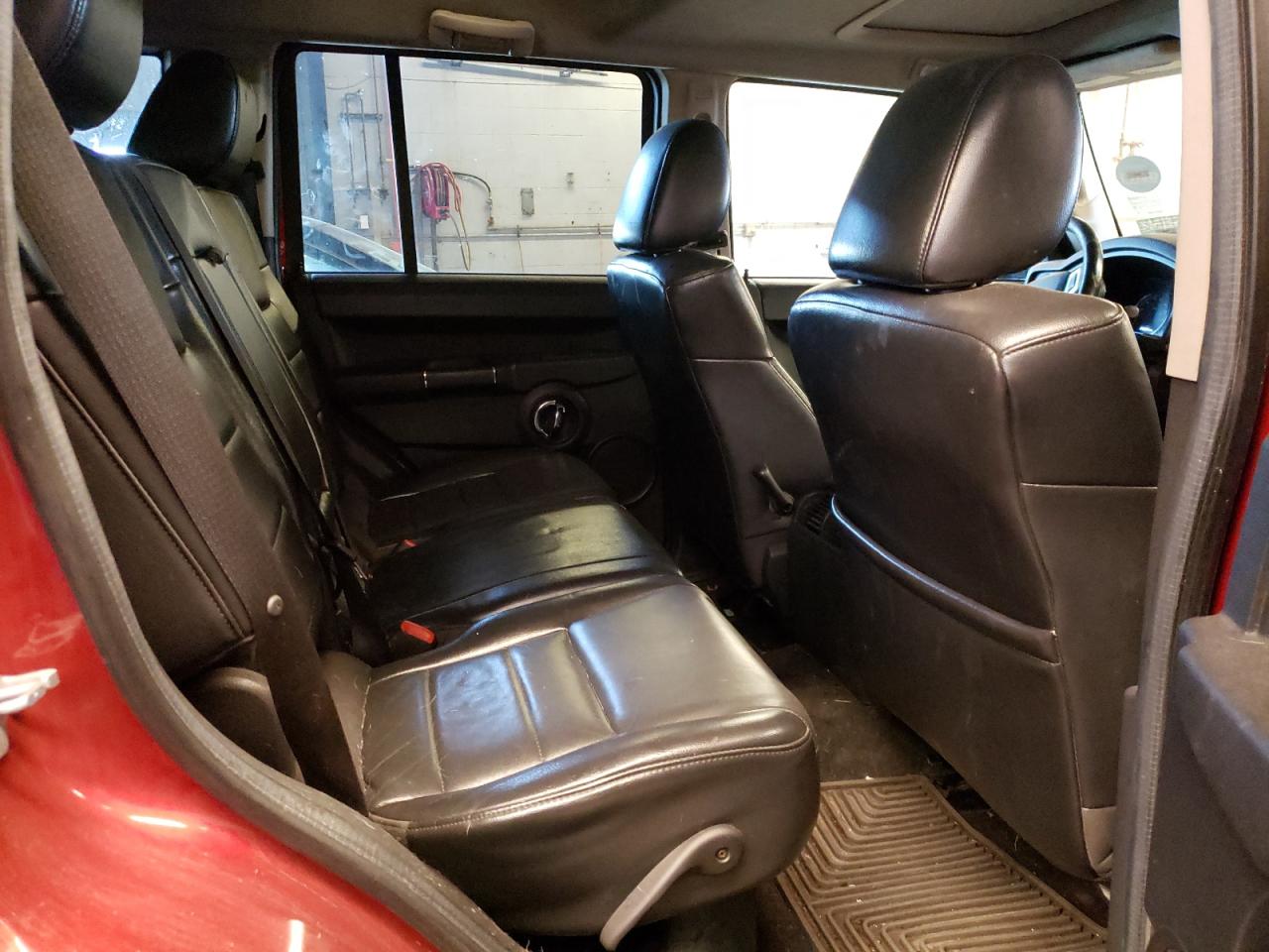 Photo 6 from auction – 2010 JEEP COMMANDER with VIN 1J4RG4GK3AC157002