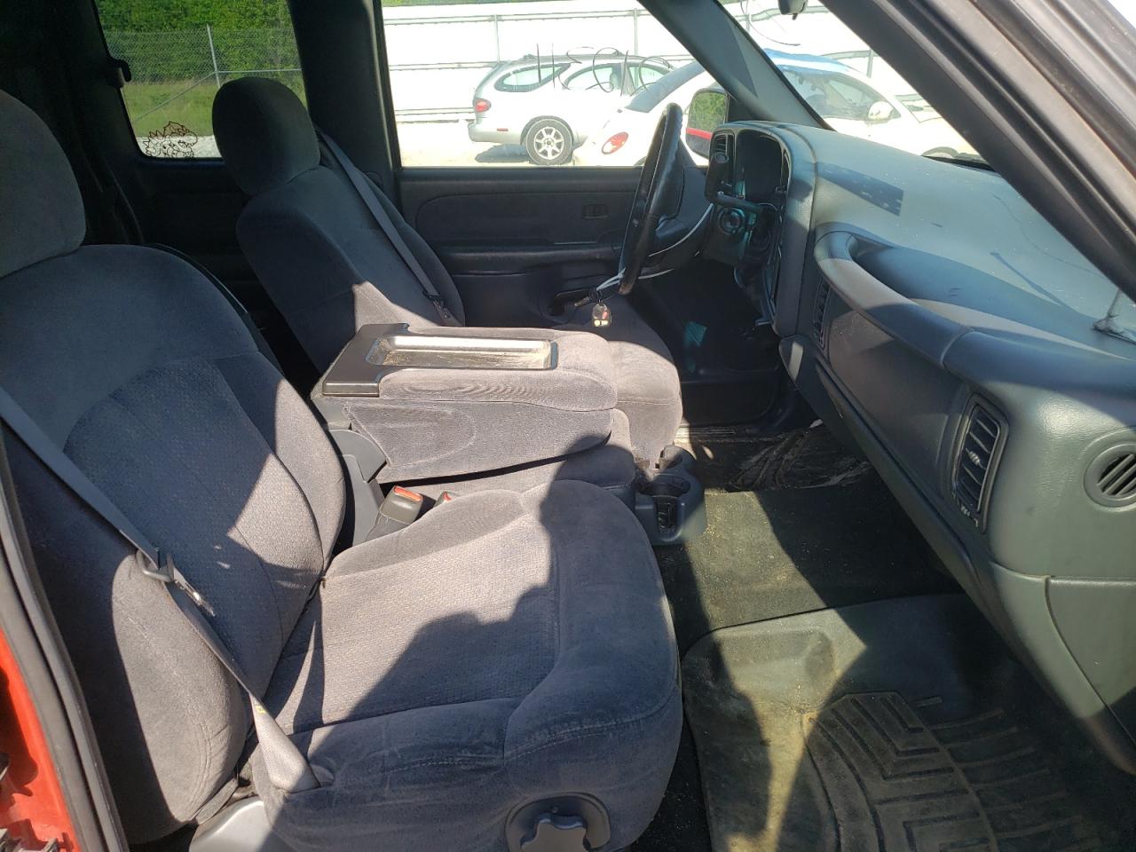 Photo 5 from auction – 2001 CHEVROLET SILVERADO with VIN 2GCEC19V311193459