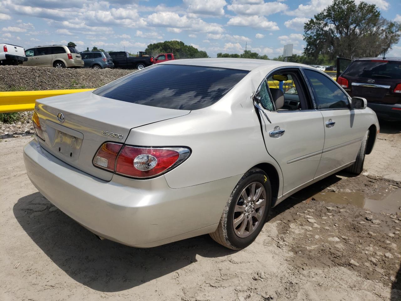 Photo 4 from auction – 2002 LEXUS ES 300 with VIN JTHBF30G720077956