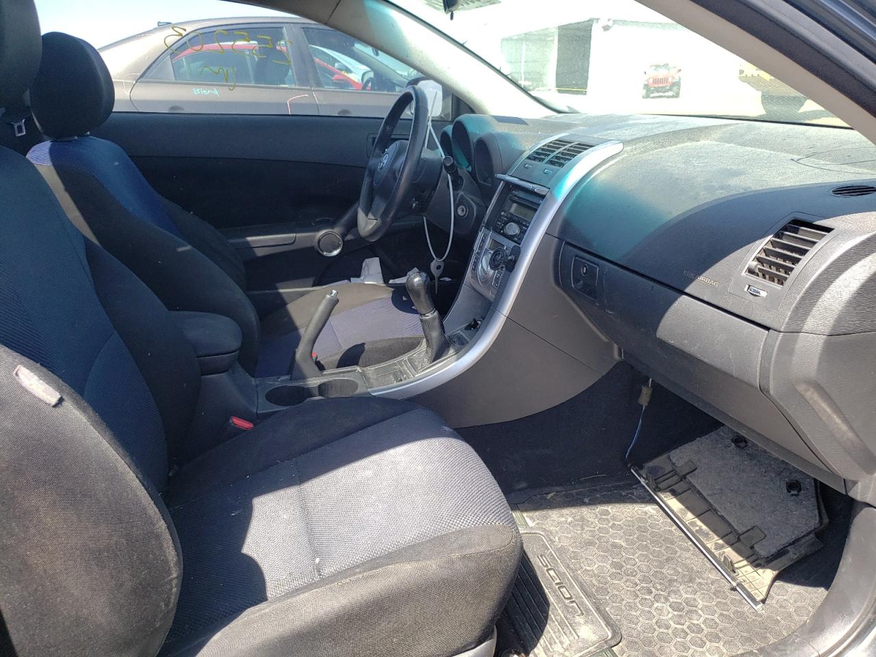 Photo 5 from auction – 2005 TOYOTA SCION TC with VIN JTKDE167150057191