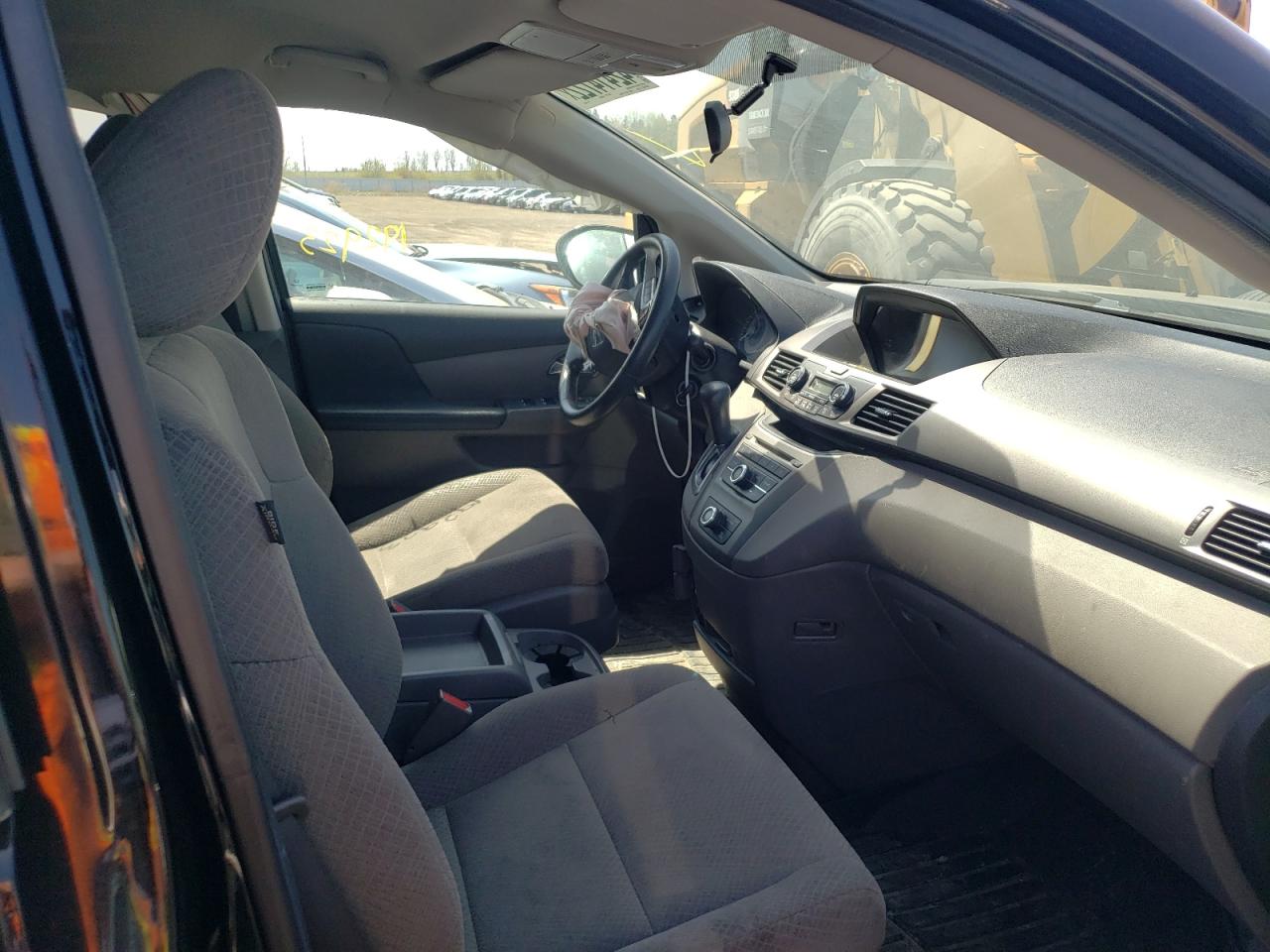 Photo 5 from auction – 2014 HONDA ODYSSEY SE with VIN 5FNRL5H32EB508246