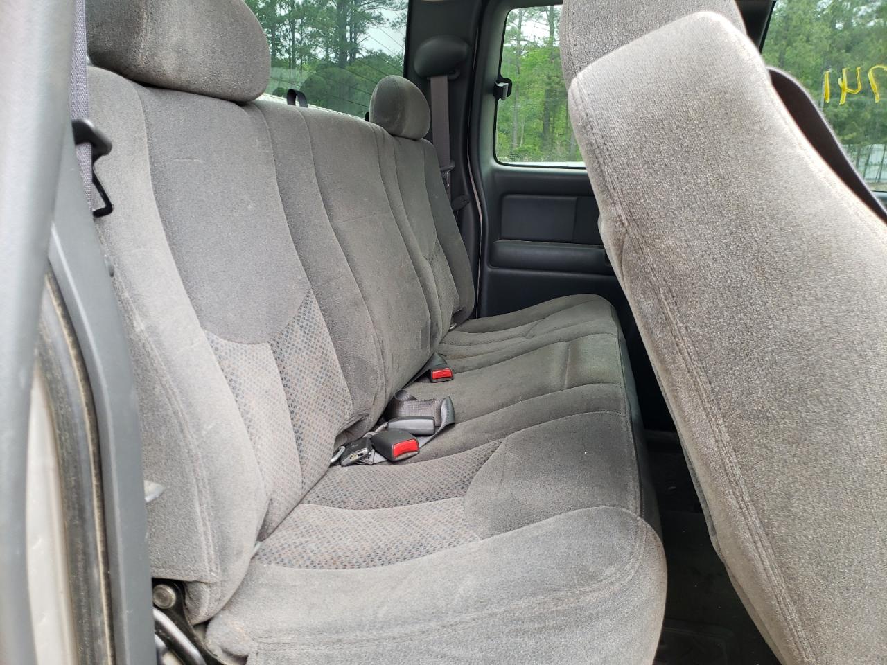 Photo 6 from auction – 2005 CHEVROLET SILVERADO with VIN 1GCEK19B95E107584
