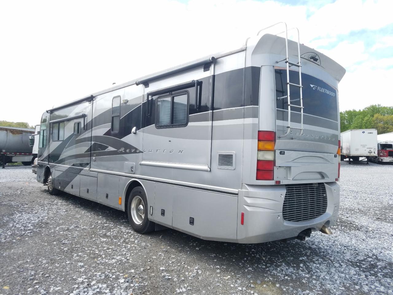 Photo 3 from auction – 2005 FREIGHTLINER CHASSIS X with VIN 4UZAAHDC65CN82028