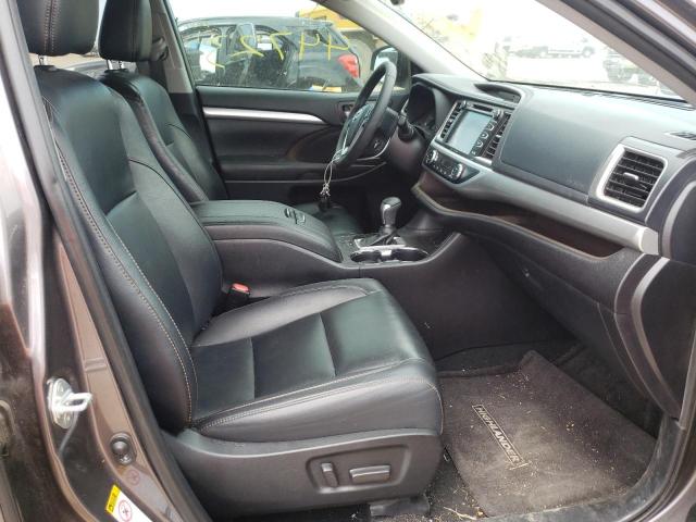 Photo 5 from auction – 2019 TOYOTA HIGHLANDER with VIN 5TDJZRFH9KS942818