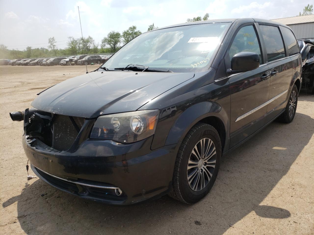 Photo 2 from auction – 2014 CHRYSLER TOWN & COU with VIN 2C4RC1HG3ER333067