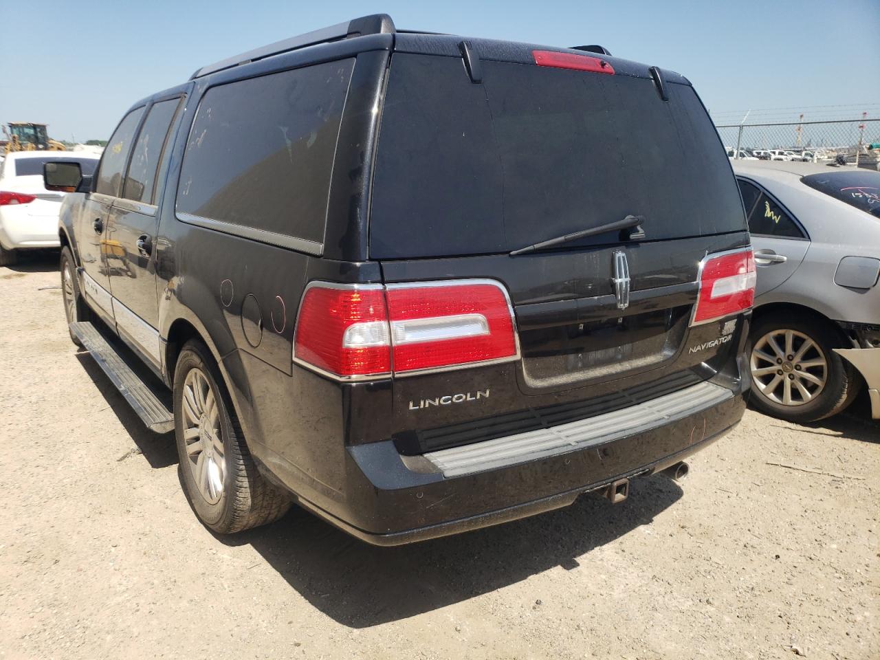 Photo 3 from auction – 2012 LINCOLN NAVIGATOR with VIN 5LMJJ3J54CEL04932