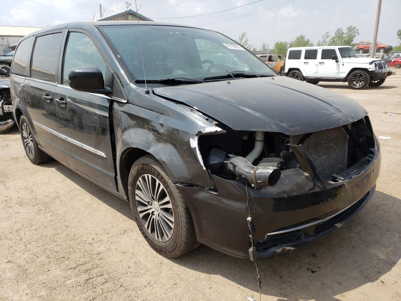 Photo 1 from auction – 2014 CHRYSLER TOWN & COU with VIN 2C4RC1HG3ER333067