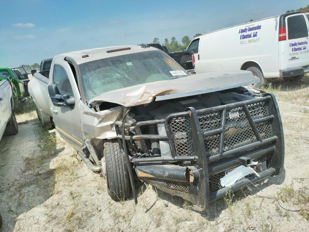 CHEVROLET SILVERADO 2009 with VIN 1GCJK93619F101755 - Photo from auction