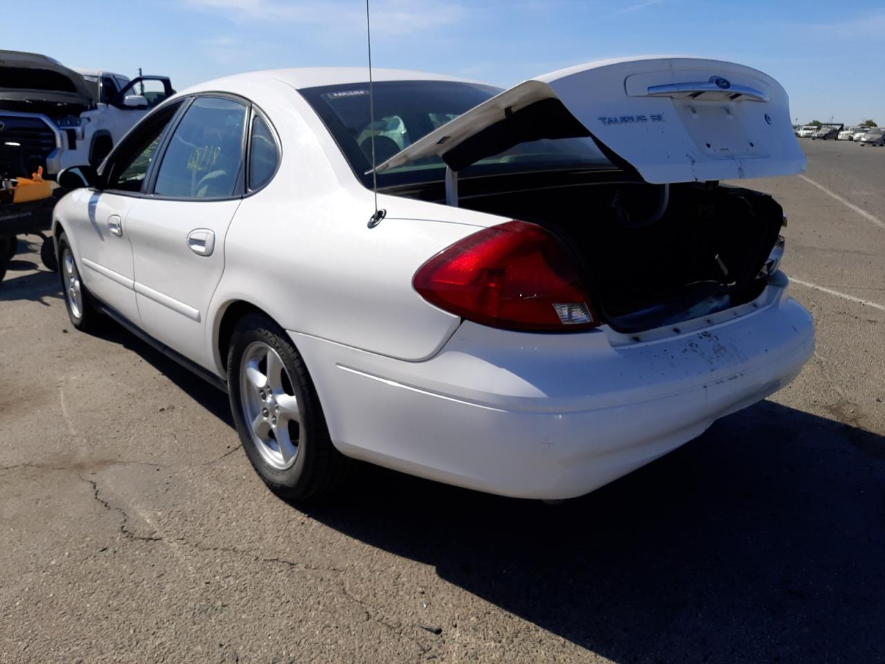 Foto 13 de la subasta – 2003 FORD TAURUS SE con VIN 1FAFP53U23G102905