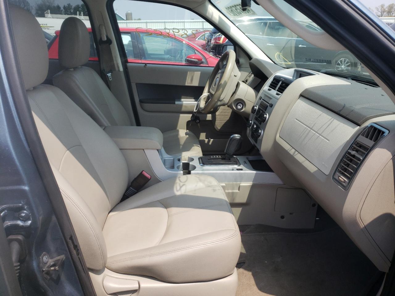 Photo 5 from auction – 2011 MERCURY 1114 with VIN 4M2CN9HG4BKJ04321