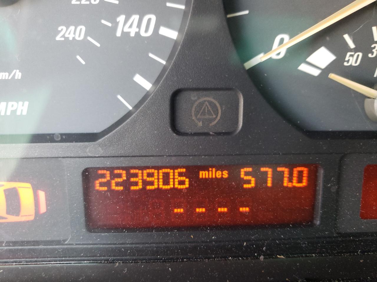 Photo 8 from auction – 2000 BMW 323 CI with VIN WBABM3340YJN85162