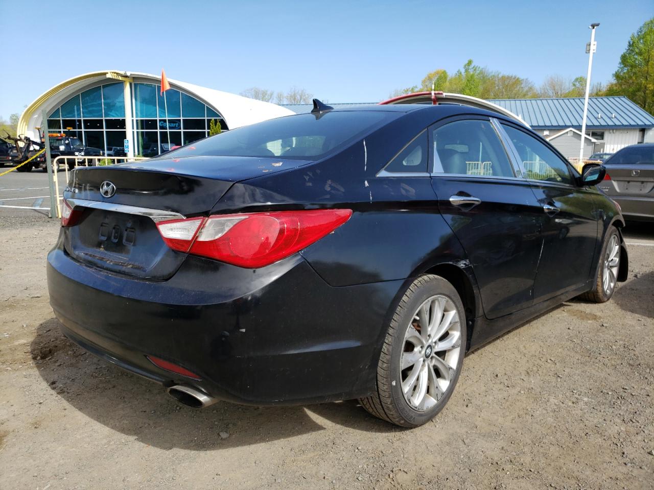 Photo 4 from auction – 2011 HYUNDAI SONATA SE with VIN 5NPEC4AB4BH278426