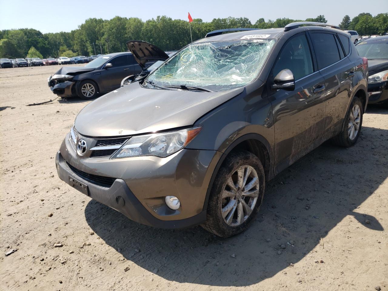 Photo 2 from auction – 2015 TOYOTA RAV4 LIMIT with VIN 2T3YFREV4FW165659