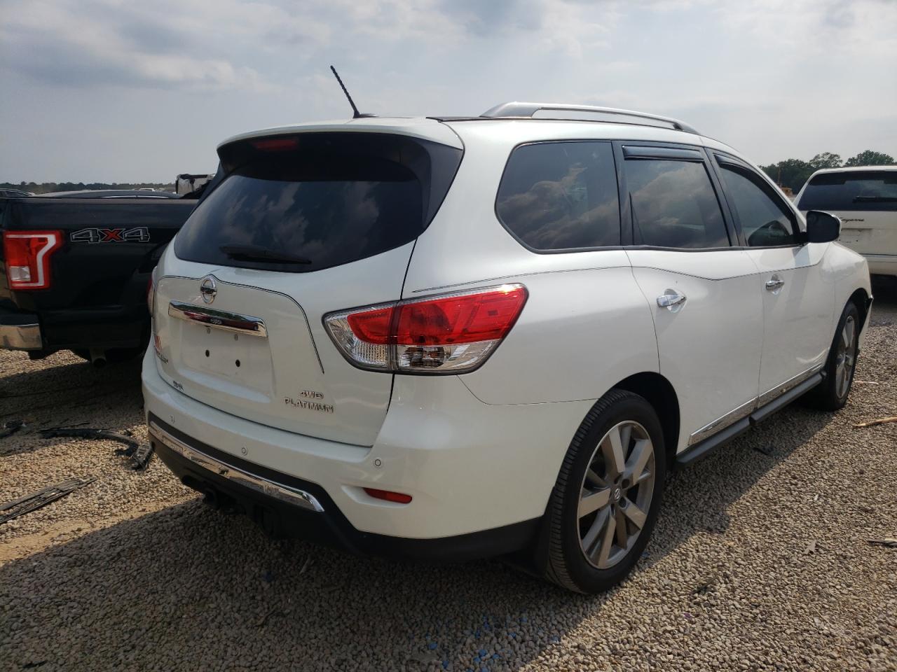 Photo 4 from auction – 2015 NISSAN PATHFINDER with VIN 5N1AR2MM1FC688628