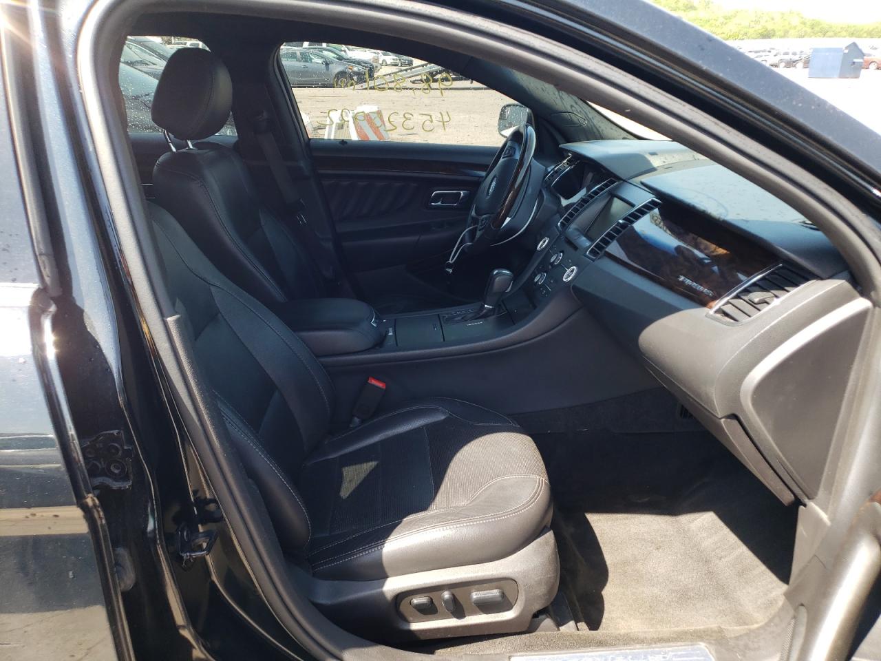 Photo 5 from auction – 2015 FORD TAURUS LIM with VIN 1FAHP2F82FG118712