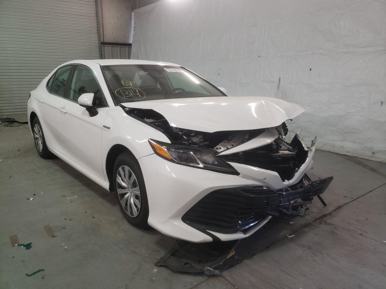 TOYOTA CAMRY LE 2020 with VIN 4T1C31AK6LU011877 - Photo from auction