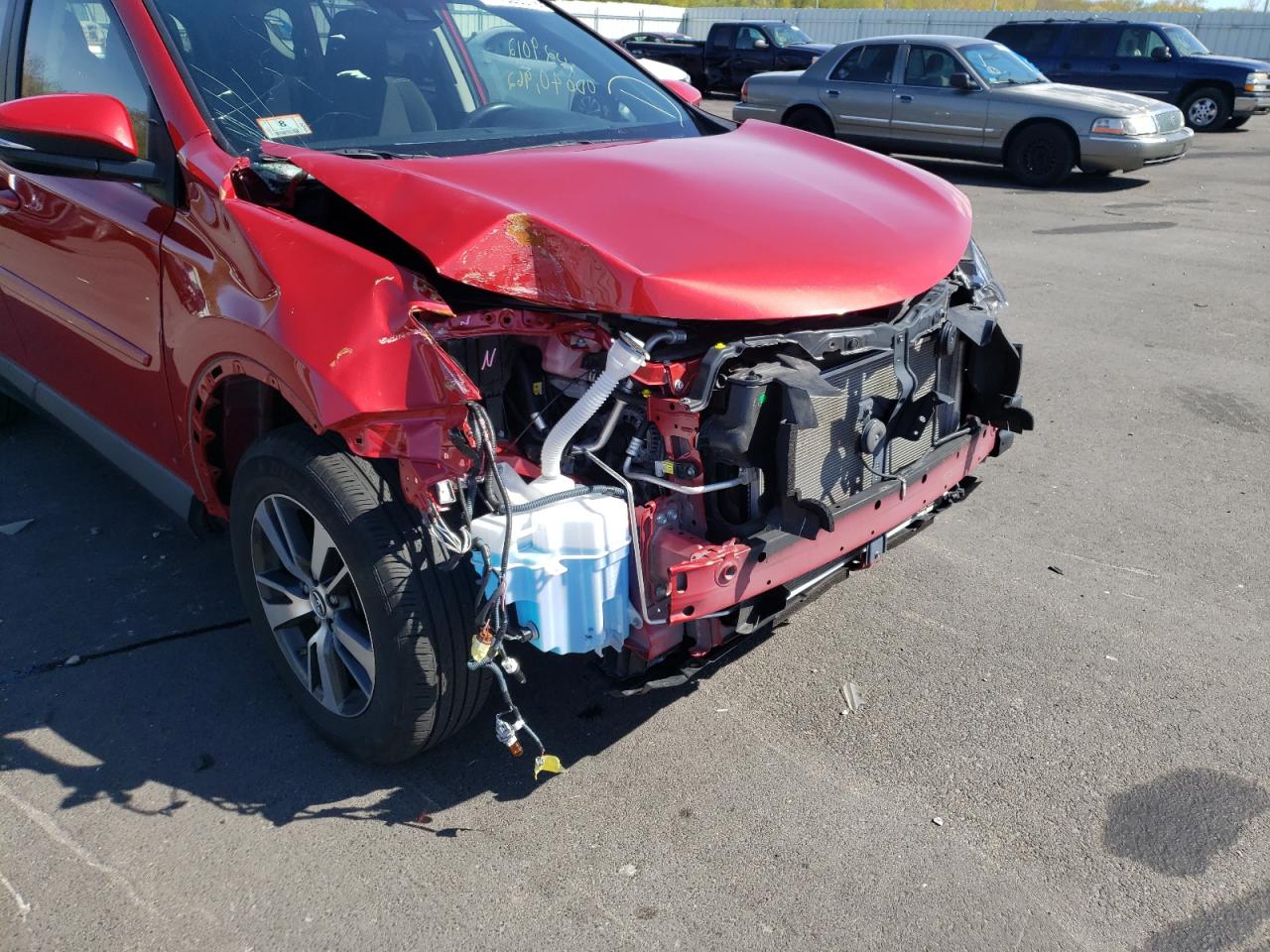 Photo 9 from auction – 2017 TOYOTA RAV4 XLE with VIN JTMRFREV0HJ138755