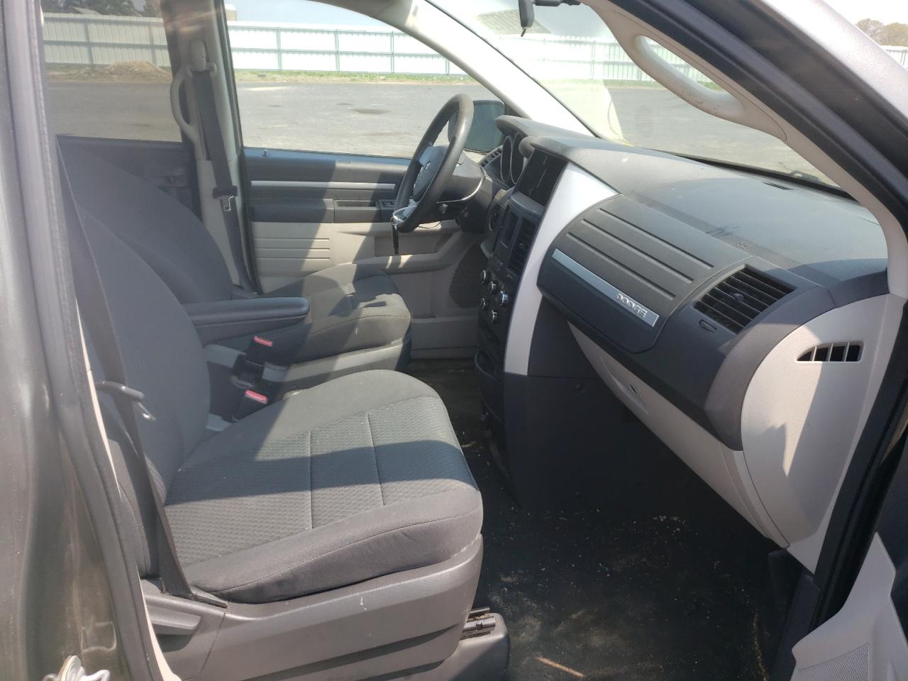 Photo 5 from auction – 2010 DODGE GRAND CARA with VIN 2D4RN4DE5AR318678