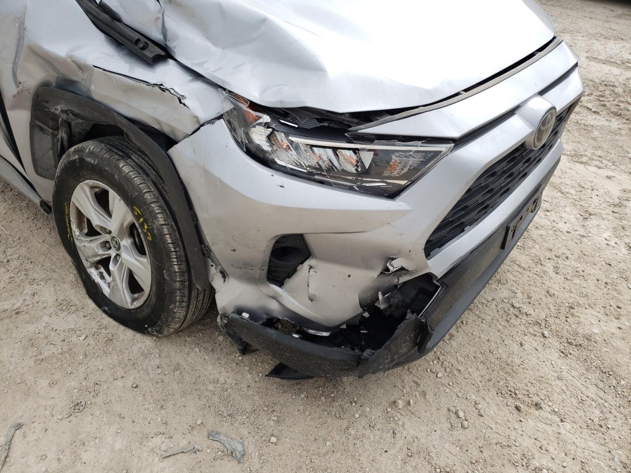 Photo 9 from auction – 2019 TOYOTA RAV4 XLE with VIN JTMW1RFV3KD033441