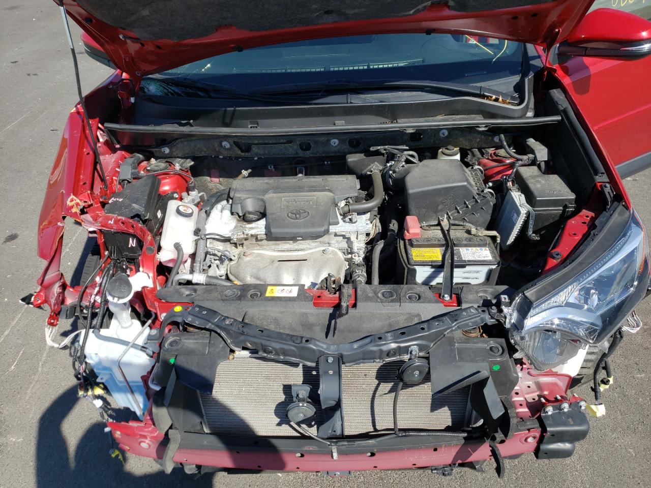 Photo 7 from auction – 2017 TOYOTA RAV4 XLE with VIN JTMRFREV0HJ138755