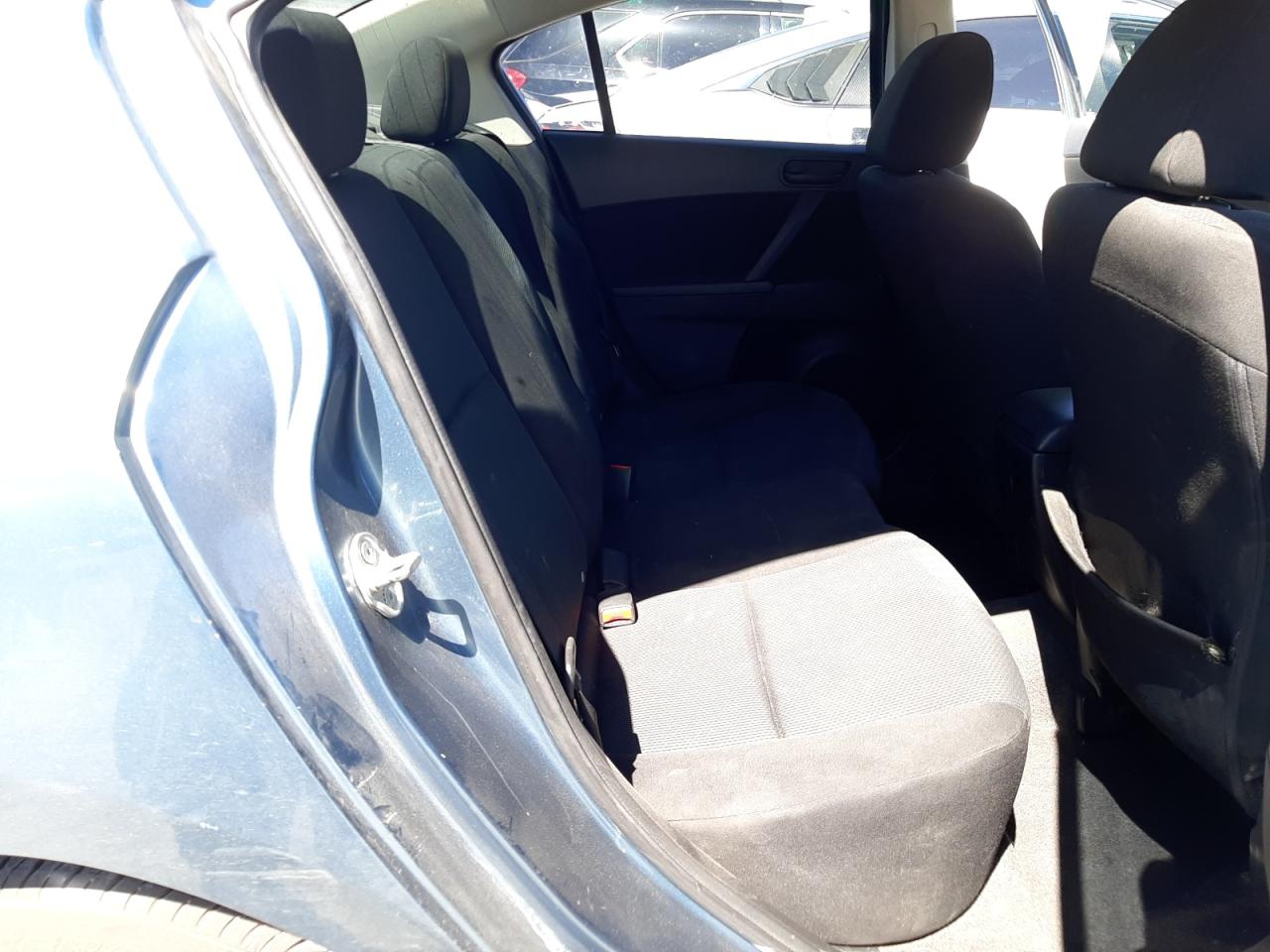 Photo 6 from auction – 2011 MAZDA 3 I with VIN JM1BL1UF1B1384503
