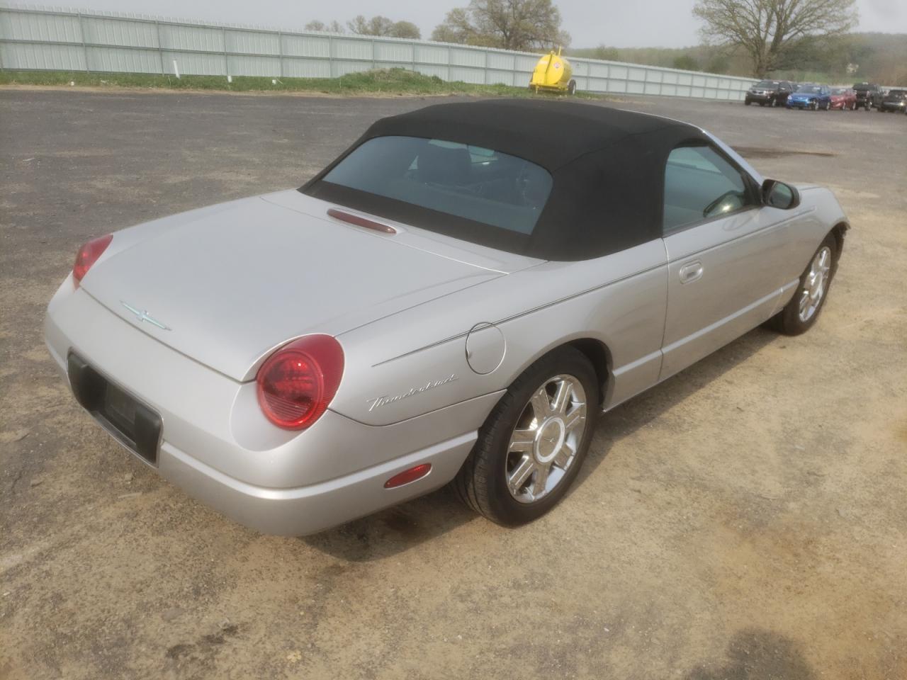 Photo 4 from auction – 2005 FORD THUNDERBIR with VIN 1FAHP60A15Y103534