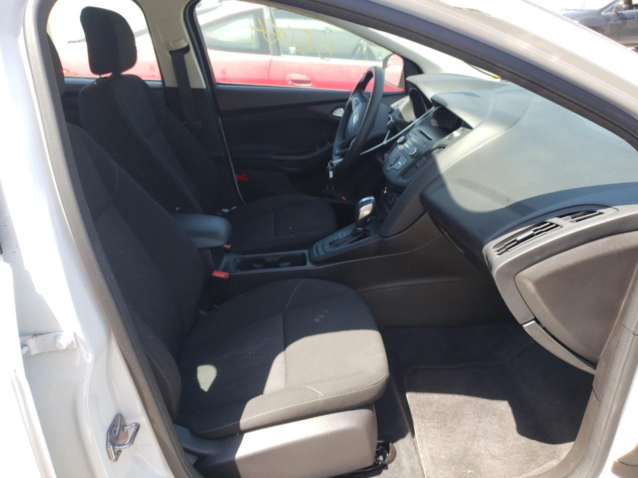 Photo 5 from auction – 2016 FORD FOCUS SE with VIN 1FADP3F29GL293564