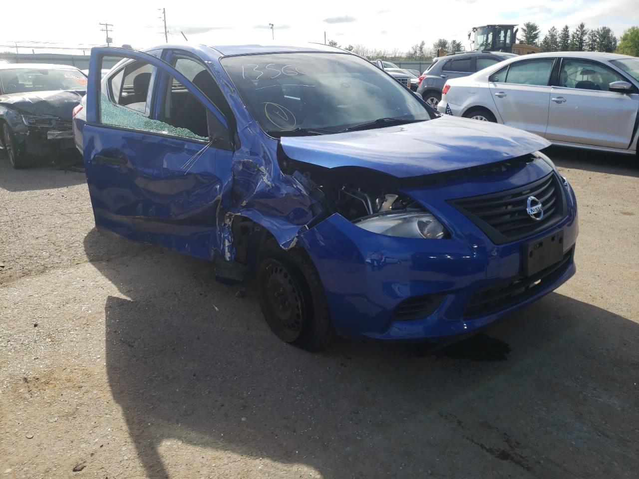 NISSAN VERSA S 2014 with VIN 3N1CN7AP0EL832762 - Photo from auction
