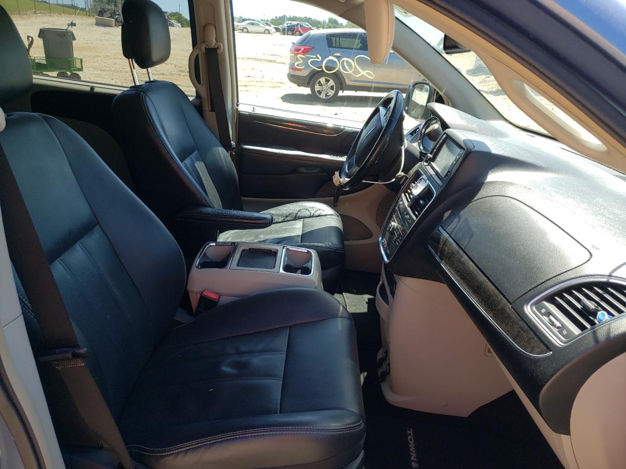 Photo 5 from auction – 2012 CHRYSLER TOWN & COU with VIN 2C4RC1CG3CR125369